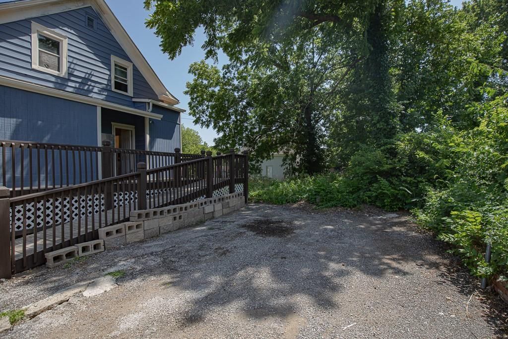 2203 E 37 Street — photo 53