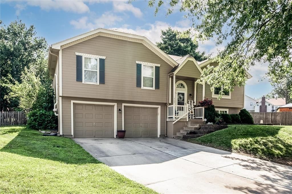 717 SE Pierre Court — photo 3