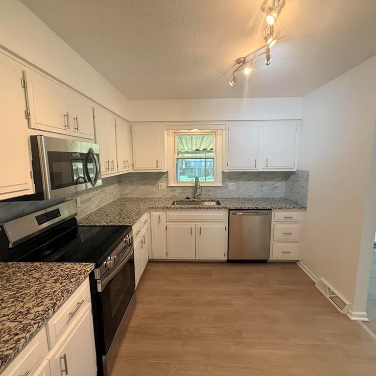 709 Elm Street — photo 9