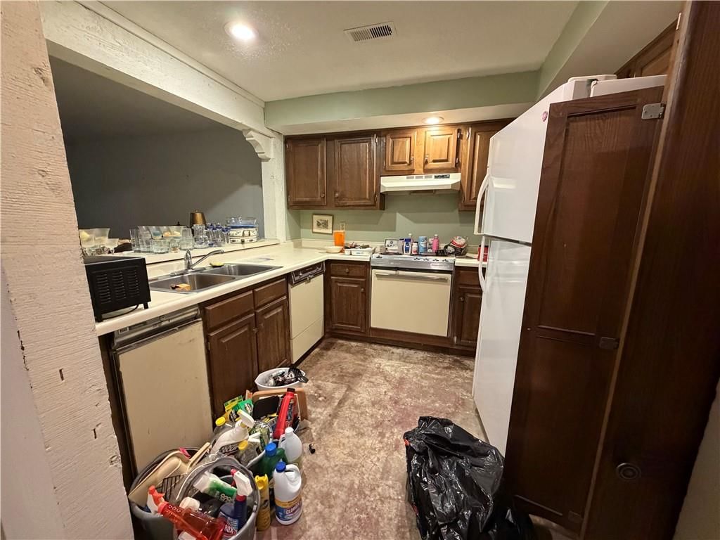 10704 Glenwood Street — photo 6