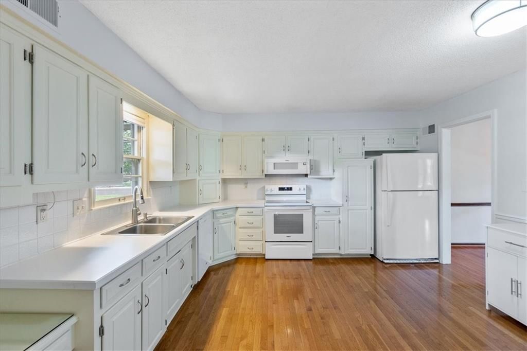 10215 W 101st Street — photo 11