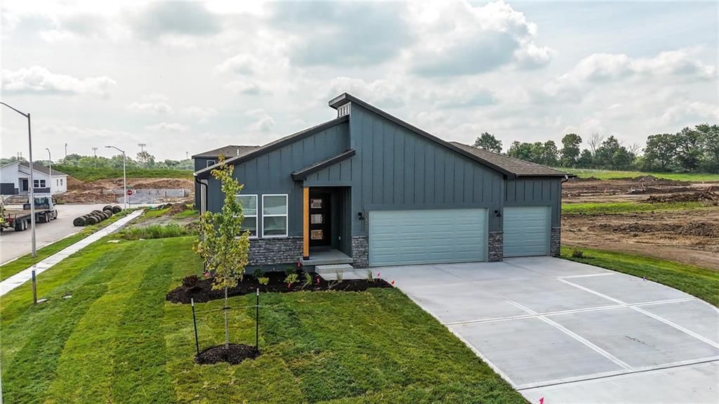369 SW Amara Drive, Blue Springs, MO