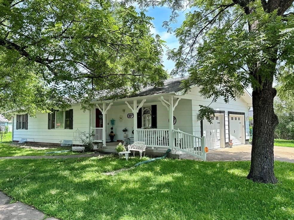 100 N Hickory Street — photo 2