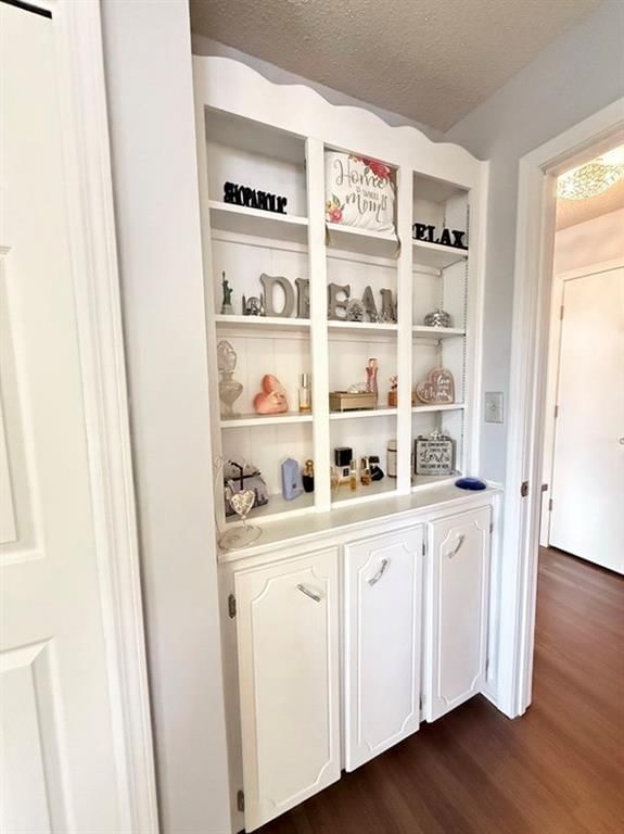 100 N Hickory Street — photo 27
