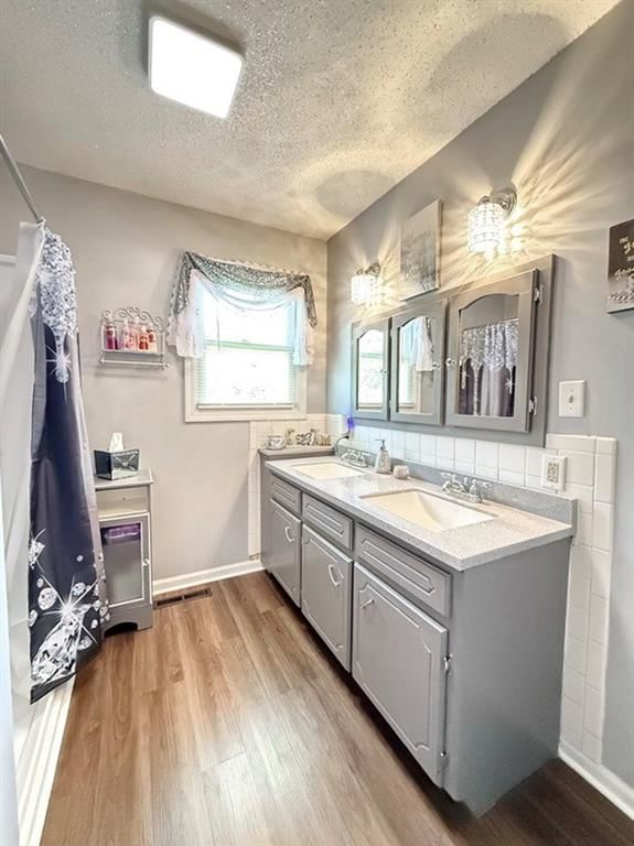 100 N Hickory Street — photo 31