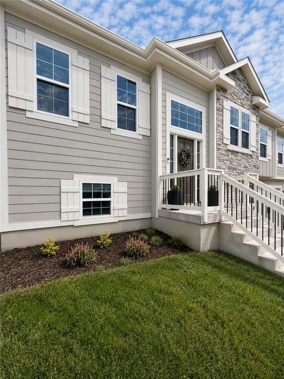 Photo 2 of 44 - 610 E 11th Street, Kearney, MO 64060