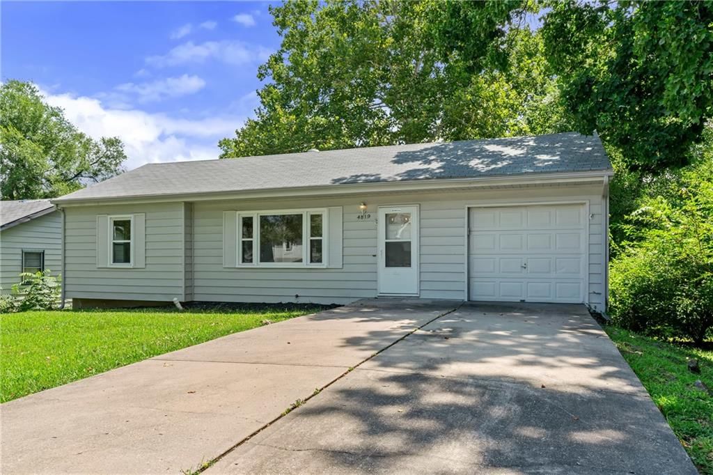 4819 NE 47TH Street — photo 2