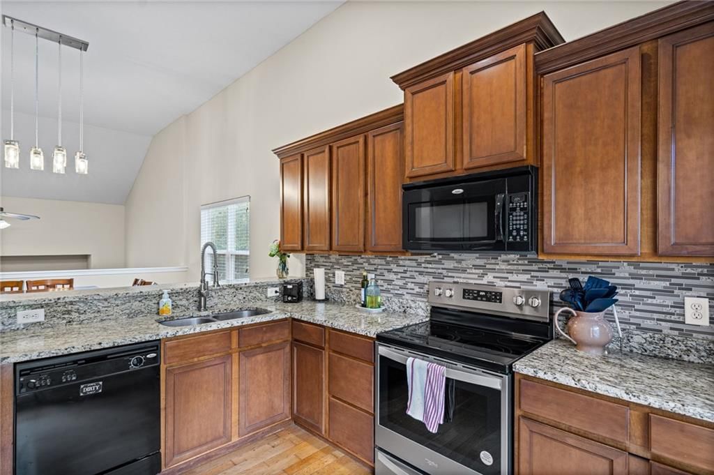 10201 N Willow Avenue — photo 14