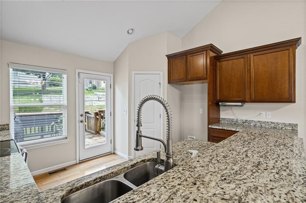 10201 N Willow Avenue — photo 15
