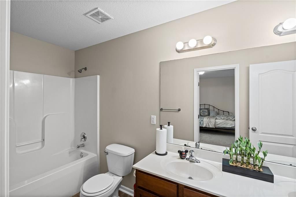 10201 N Willow Avenue — photo 26