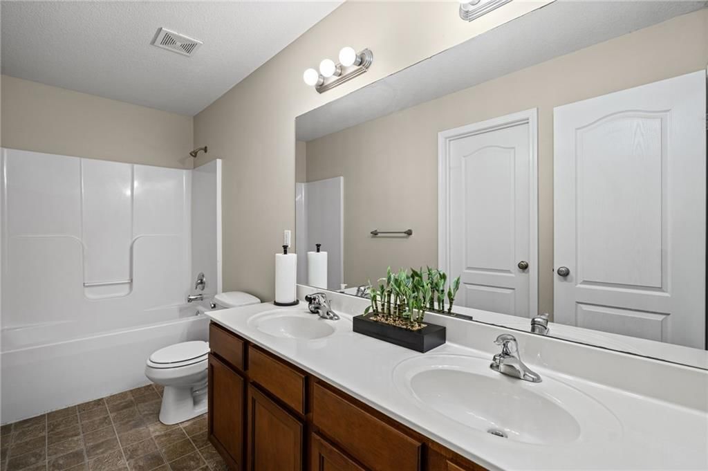 10201 N Willow Avenue — photo 27