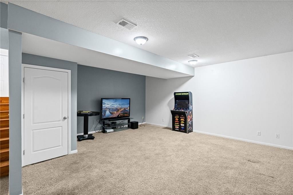10201 N Willow Avenue — photo 32