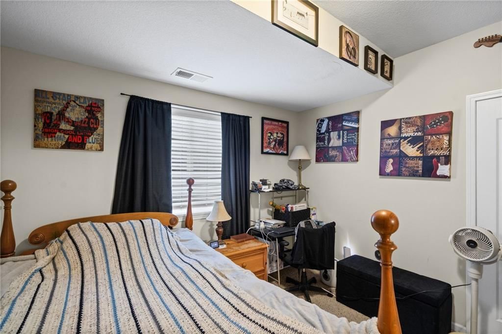10201 N Willow Avenue — photo 36