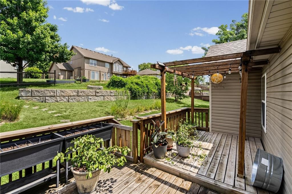 10201 N Willow Avenue — photo 40