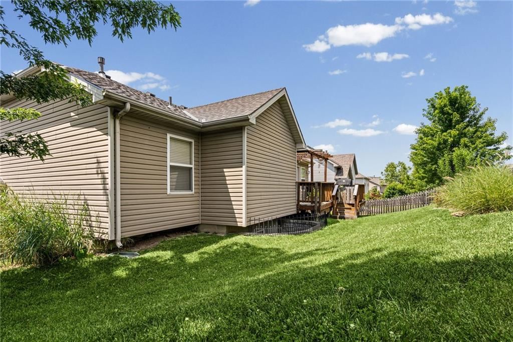 10201 N Willow Avenue — photo 42