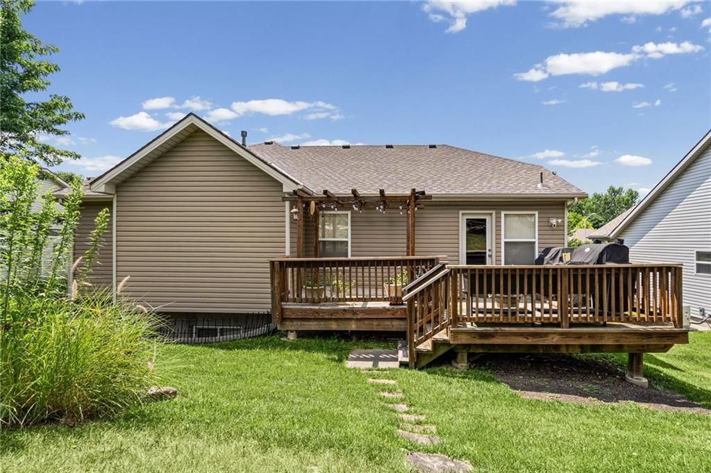 10201 N Willow Avenue — photo 43