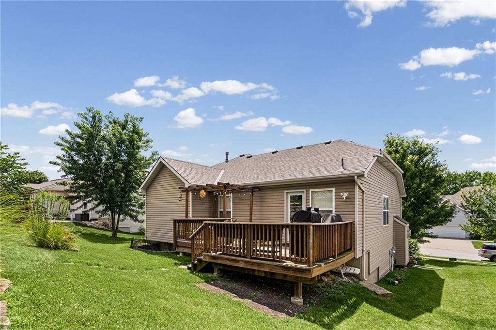 10201 N Willow Avenue — photo 44