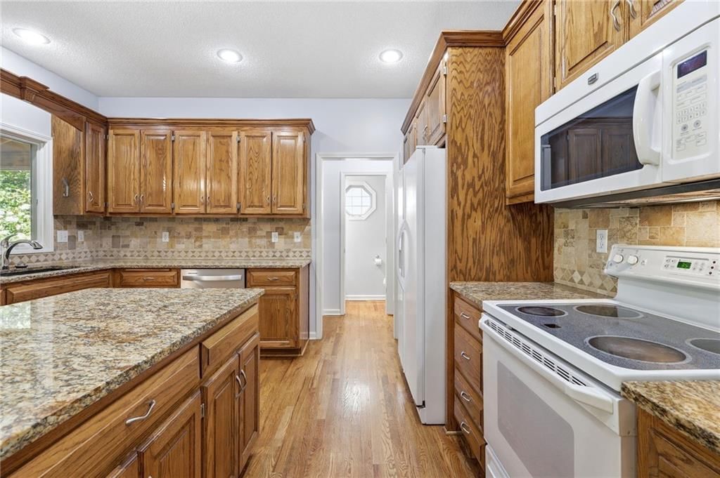 4714 W 139th Terrace — photo 9