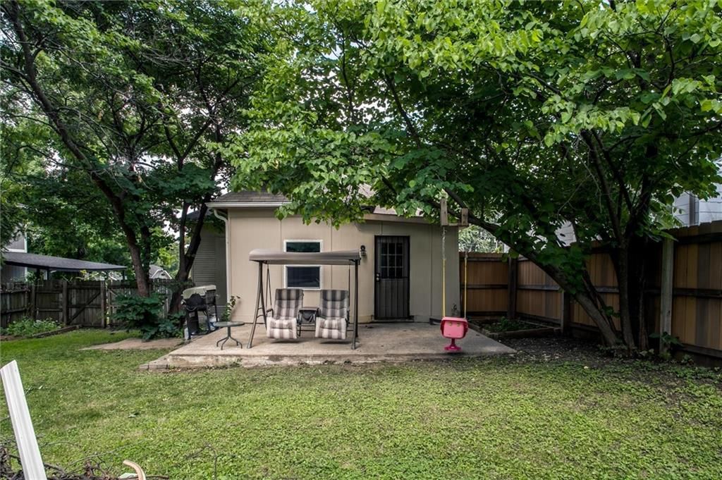 1833 S Hedges Avenue — photo 7