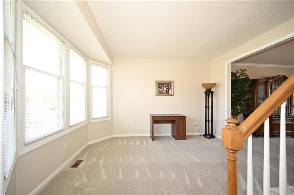 6100 N Cypress Avenue — photo 9