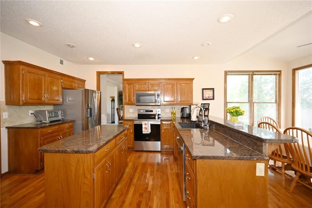 6100 N Cypress Avenue — photo 11