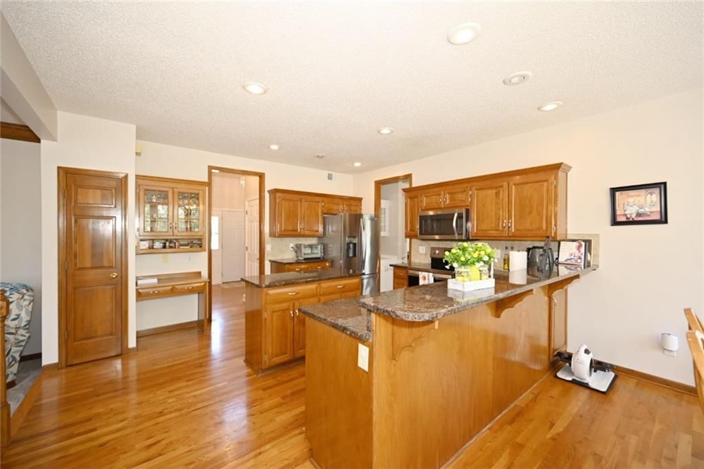 6100 N Cypress Avenue — photo 12