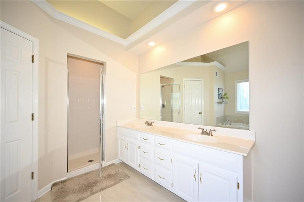6100 N Cypress Avenue — photo 22