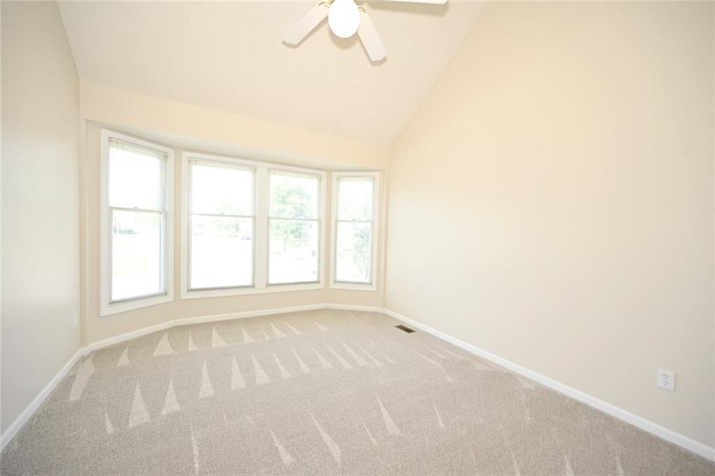 6100 N Cypress Avenue — photo 28