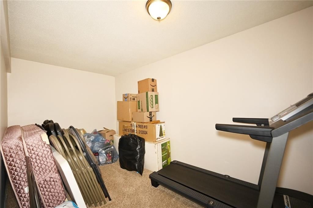 6100 N Cypress Avenue — photo 39