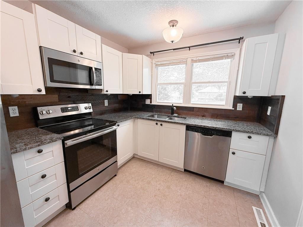 1701 N Kiger Road — photo 5