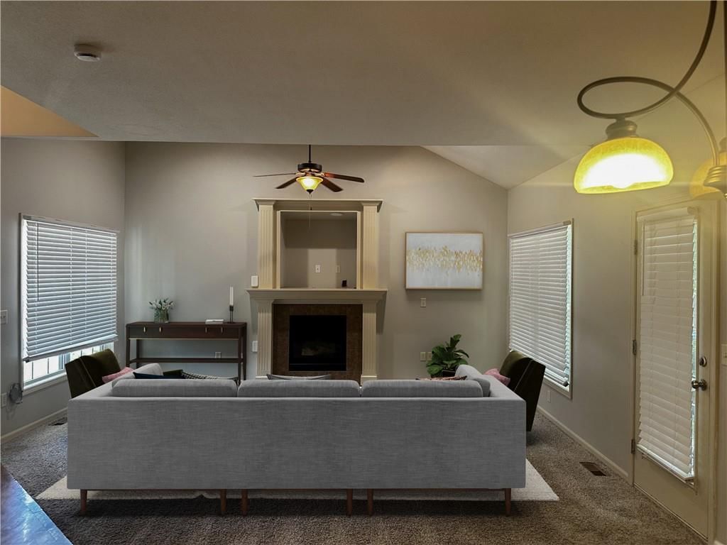 725 N Alder Street — photo 8