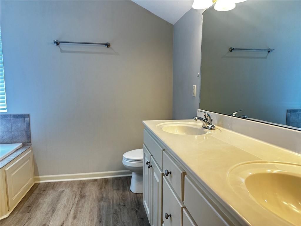 725 N Alder Street — photo 13