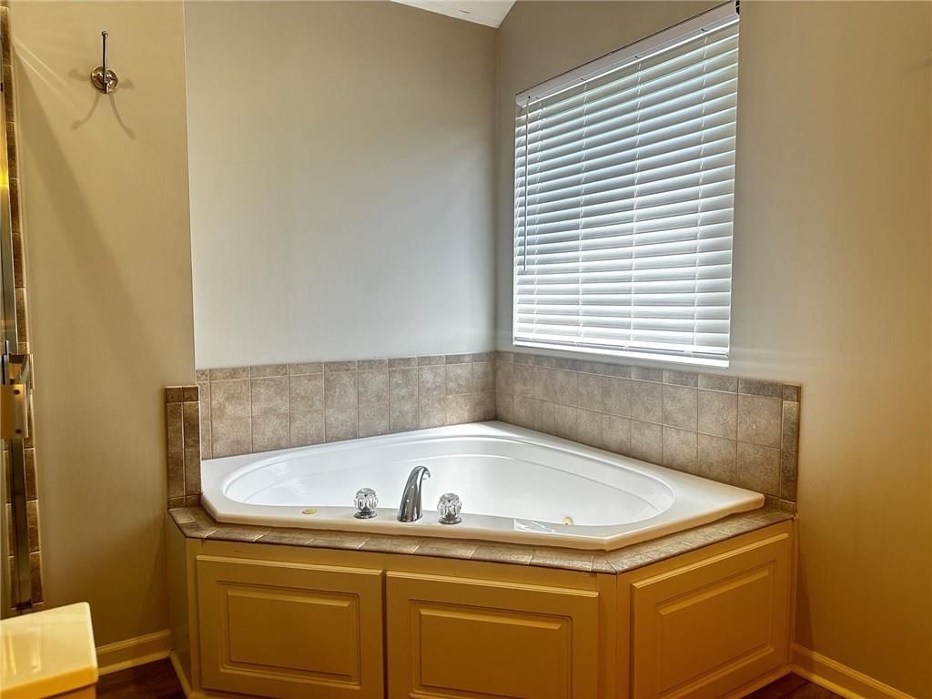 725 N Alder Street — photo 14