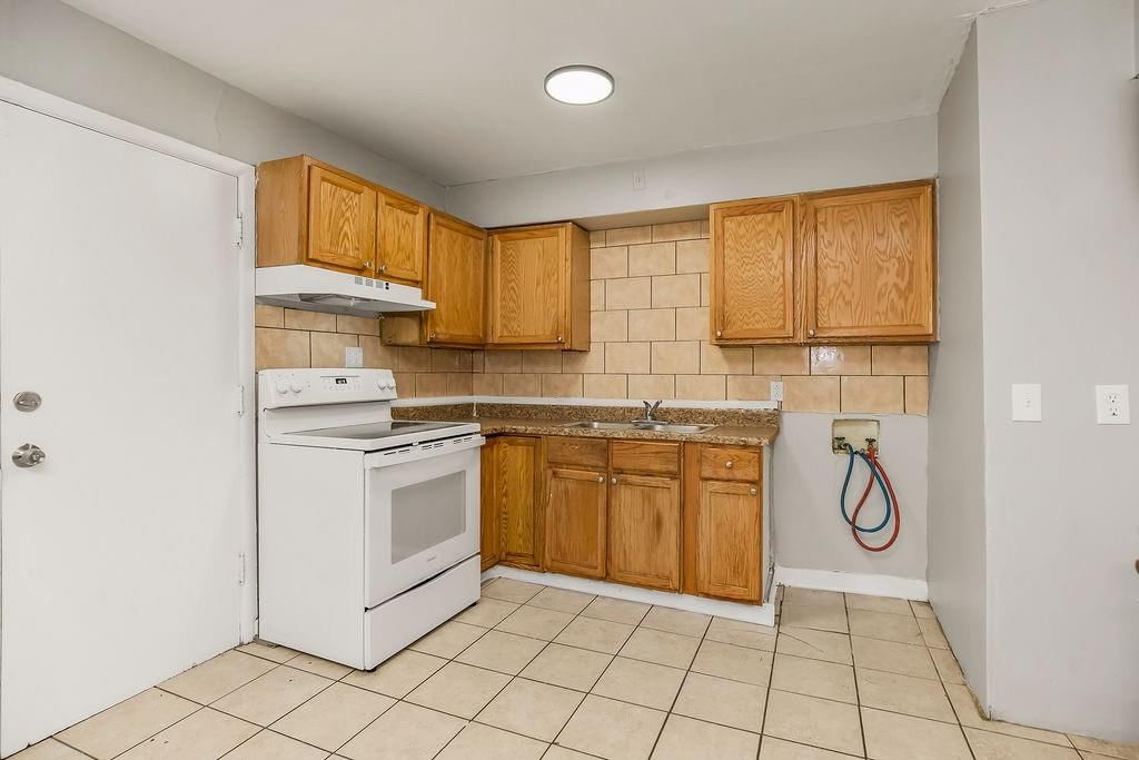 11202 Corrington Street — photo 4