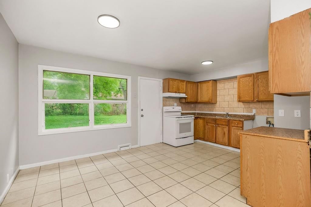 11202 Corrington Street — photo 6