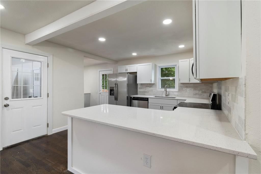 6201 N Topping Avenue — photo 9