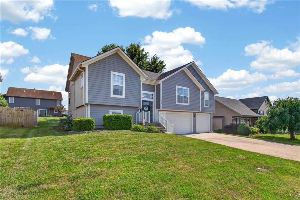 900 Coachman Drive — photo 2