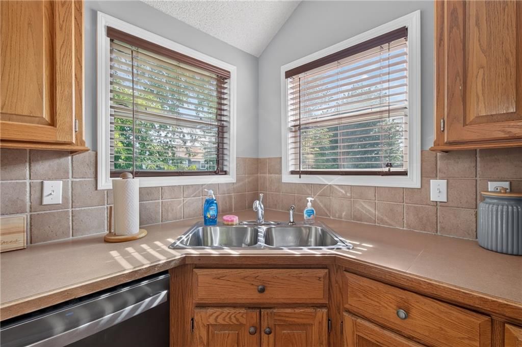 900 Coachman Drive — photo 14