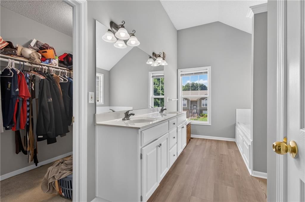 900 Coachman Drive — photo 17