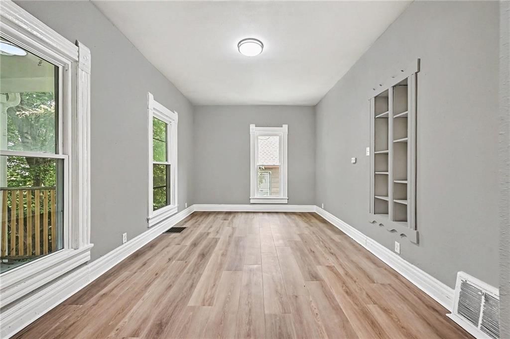 5307 Halsey Street — photo 5