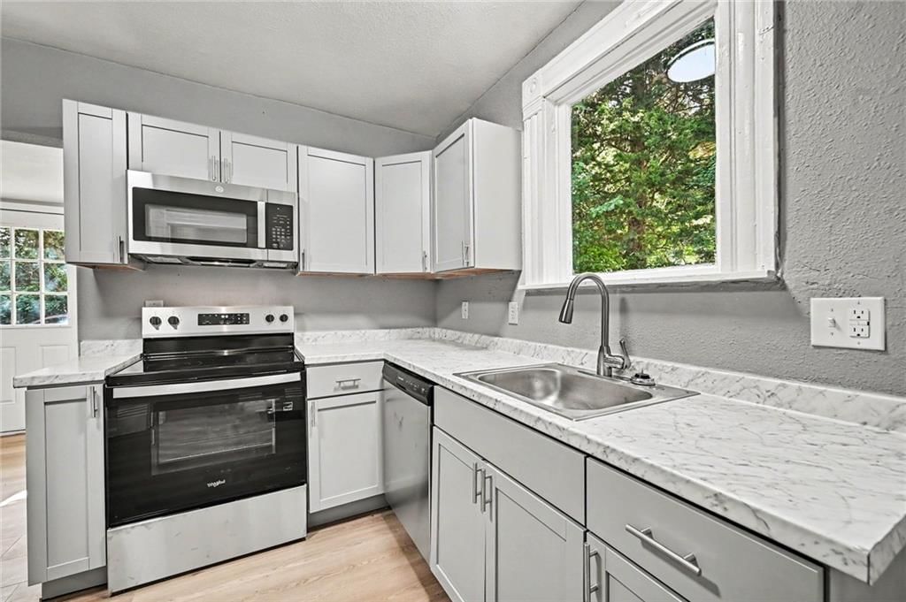 5307 Halsey Street — photo 8
