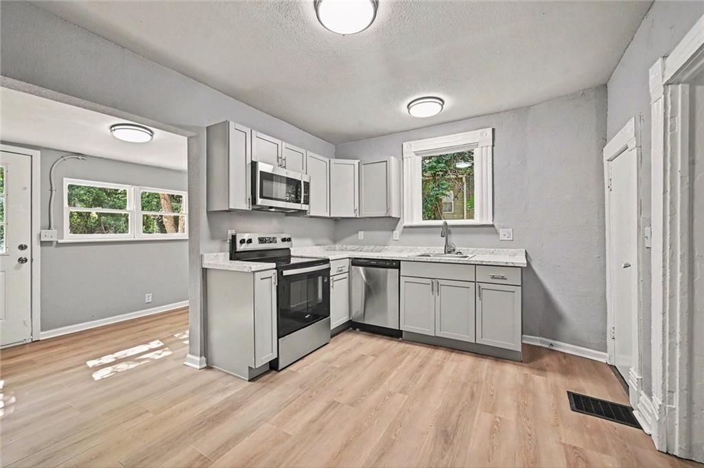 5307 Halsey Street — photo 9