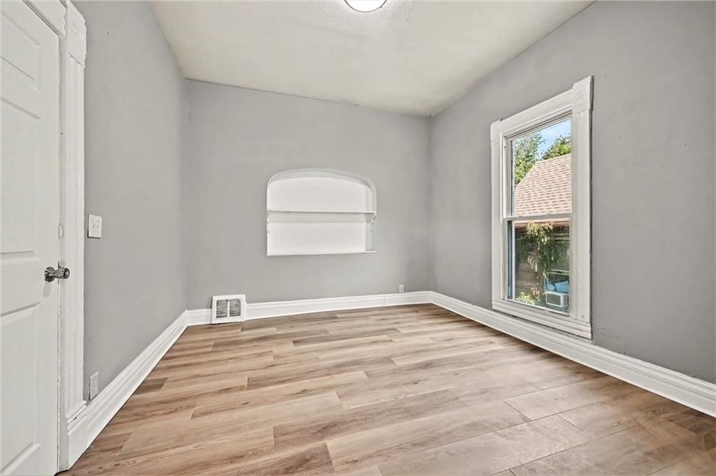 5307 Halsey Street — photo 11