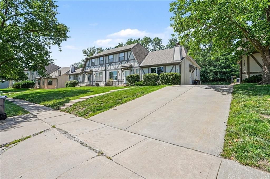 7028 N Fisk Court — photo 3