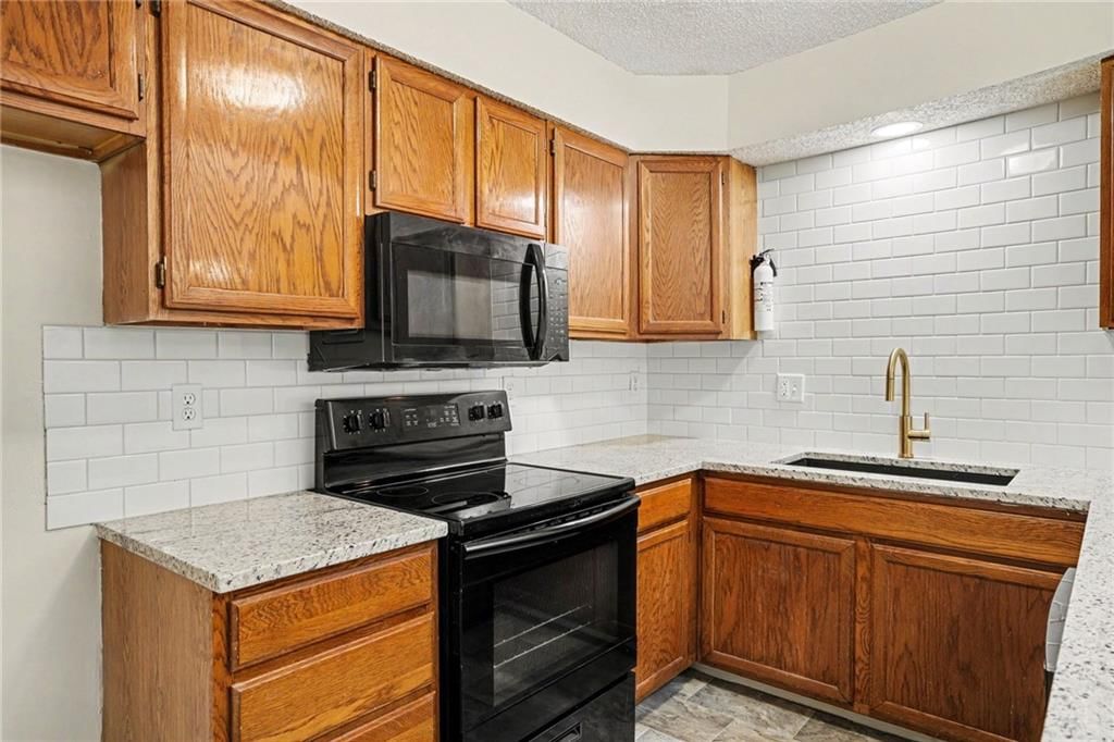 7028 N Fisk Court — photo 8