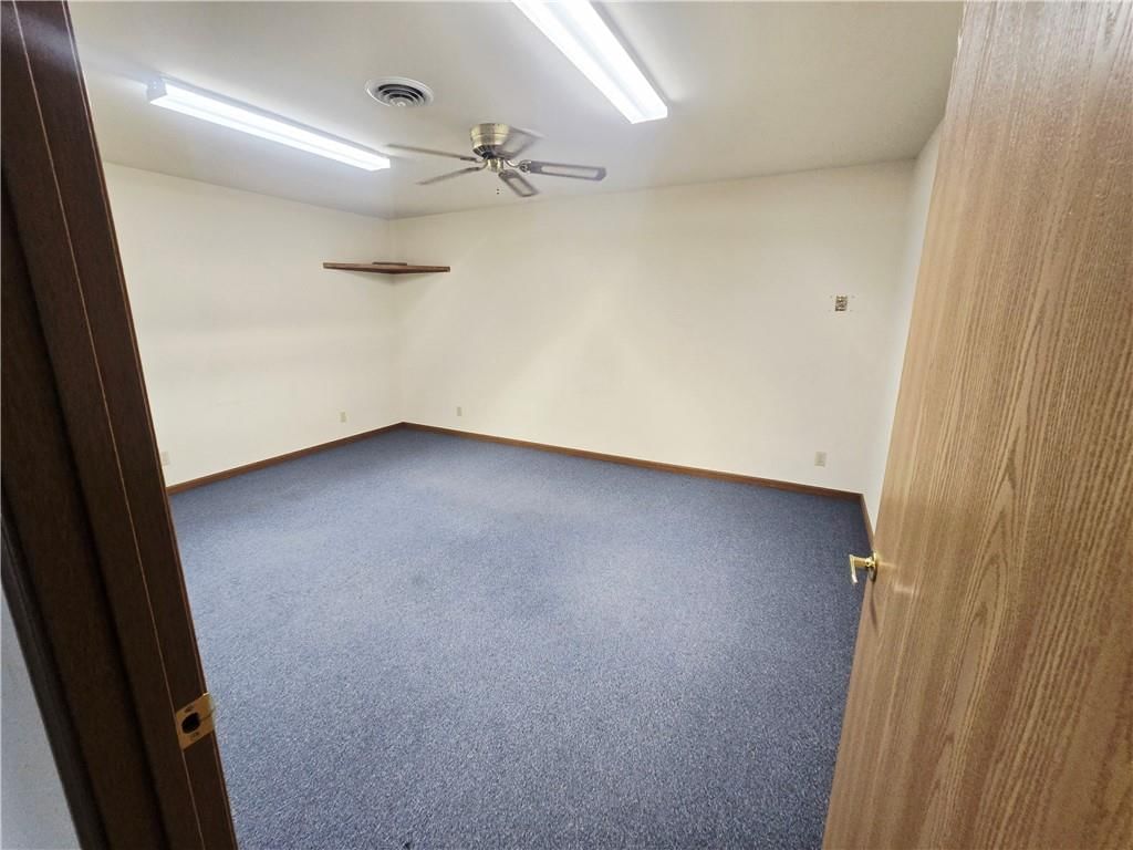 118 W Davis Street — photo 16