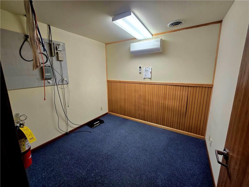 118 W Davis Street — photo 22
