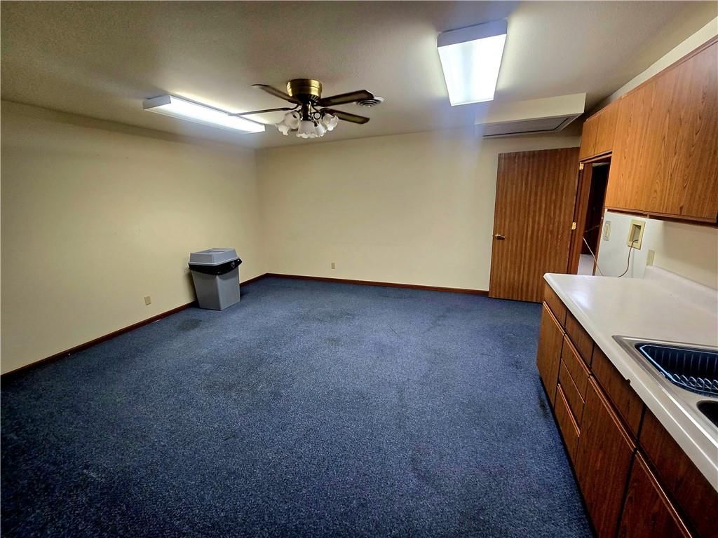 118 W Davis Street — photo 23
