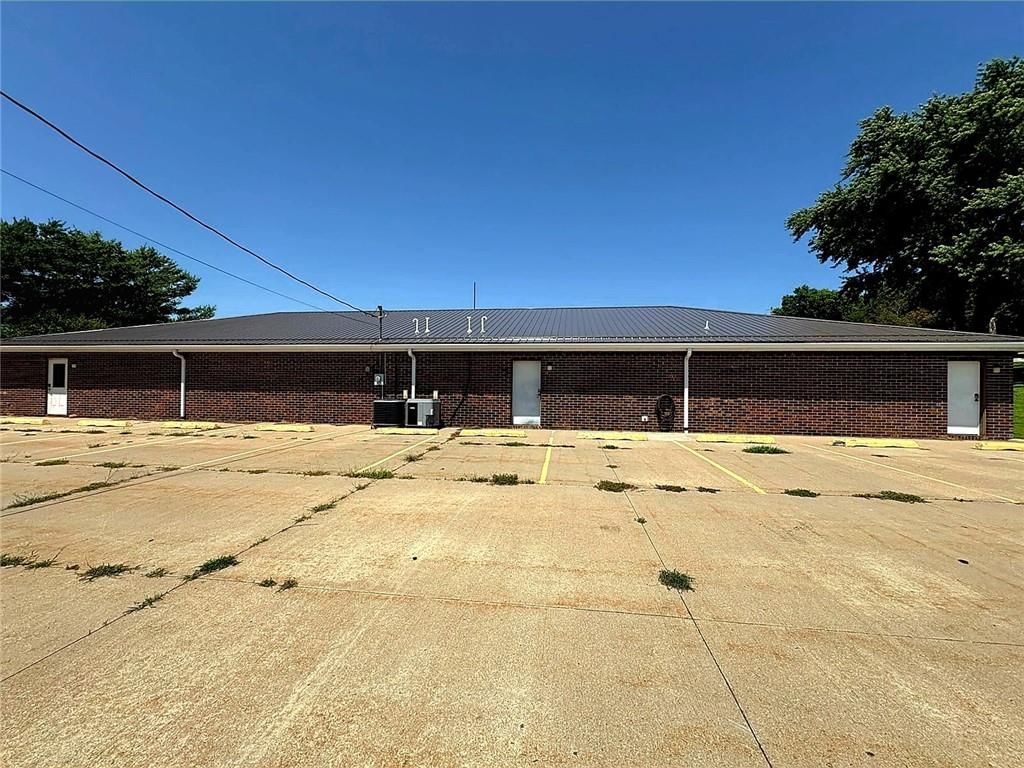 118 W Davis Street — photo 27
