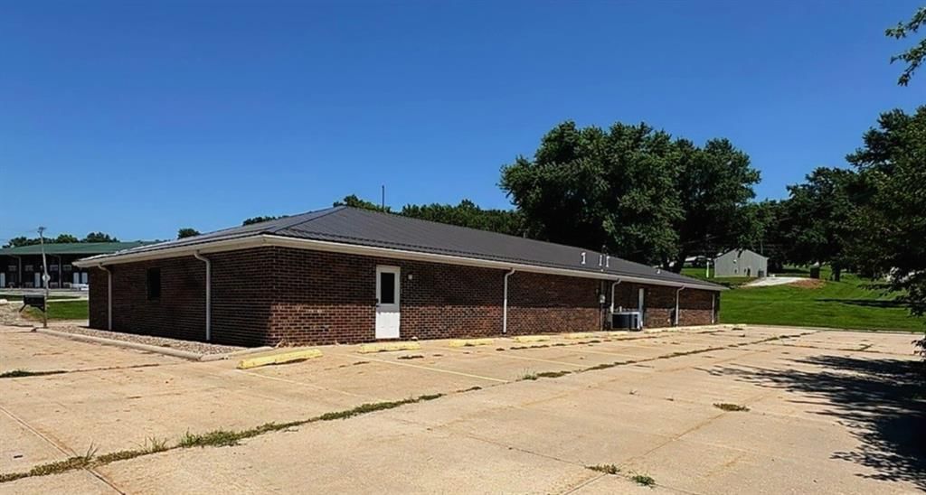 118 W Davis Street — photo 29